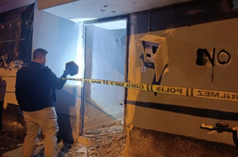 Adana’da 2’si Çocuk 5 Kişinin Bulunduğu Eve EYP yapı El Boması Atıldı!