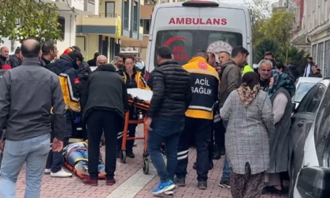 Avcılar'da Yol Verme Kavgasında Dehşet: Evine Kadar Takip Edip 3 Kişiyi Bıçakladılar