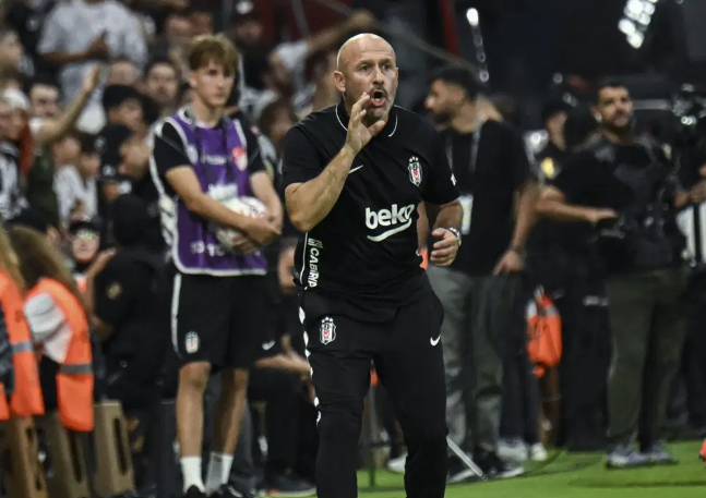 BEŞİKTAŞ'TA VINCENZO ITALIANO TARİH YAZDI: AVRUPA'DA 4'TE 4 YAPAN İLK HOCA!