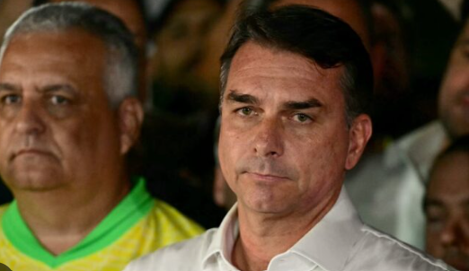 Brezilya'da başkanlık seçimini kaybeden Flavio Bolsonaro ülkeden çıkış yasağına rağmen ABD'ye kaçtı.