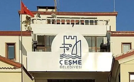 Çeşme Belediyesi’ne Operasyon: Başkan Yardımcısı ve Müdürler Gözaltında!