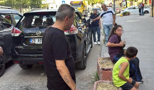 Eskişehir’de Yol Ortasında Dehşet: Taşla Camı Kırıp Sürücüyü Darbettiler!