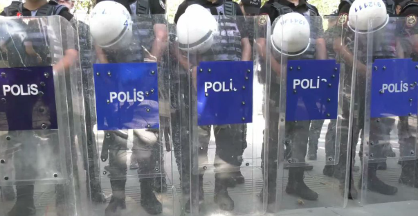 Güvenpark’ta Şafak Operasyonu: Şehit Aileleri ve Gazilere Polis Müdahalesi!
