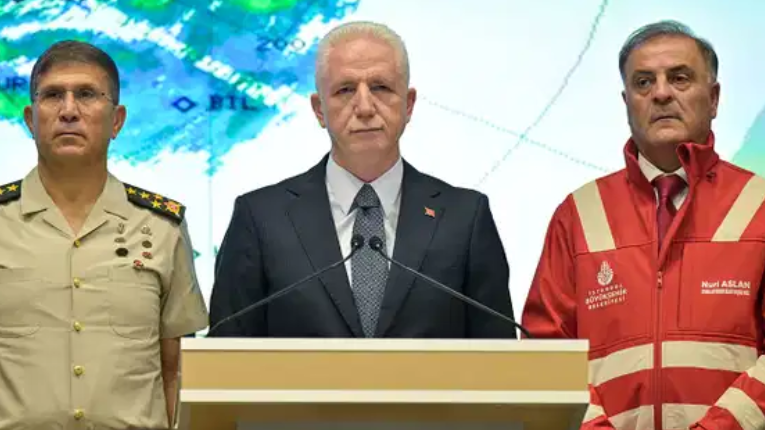 İstanbul'da Okullara Sağanak Tatili: Vali Davut Gül'den Kritik Açıklama!