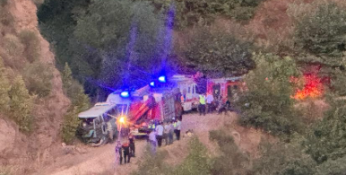  İzmir Tire'de Tarım İşçilerini Taşıyan Minibüs Yamaca Çarptı!