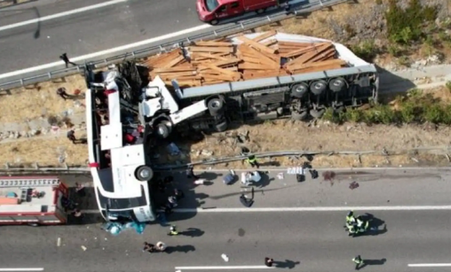 Manisa'daki Feci Otoban Kazasında 11 Ölü, Otobanda Geri Geri Gitmiş!