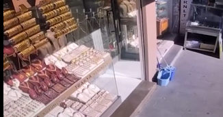 Küçükçekmece'de Maskeli Saldırgan Gümüşçüyü Yaylım Ateşine Tuttu! 