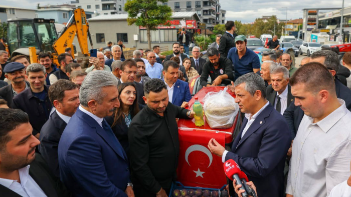Özgür Özel’den Bursa’da Çiftçi İsyanı: "İncir Mazot Karşısında 8 Kat Eridi"