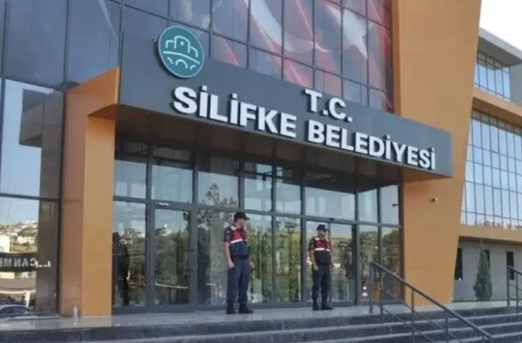 Silifke Belediyesi'nde Yolsuzluk Operasyonu: 7 Gözaltı!