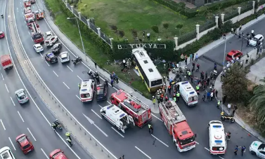 Zeytinburnu'da  İETT Şoförünün Dikkatini Dağıtan Sürücü Adliyede!