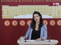 EMEP’Lİ KARACA DEMİR, DEPREM BÖLGESİNDEKİ İŞÇİLERİN SORUNLARINI ANLATTI