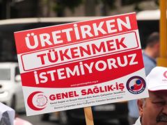 SAĞLIK ÇALIŞANLARI, MEMUR MAAŞ ZAMMINI PROTESTO ETMEK İÇİN İŞ BIRAKTI…
