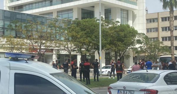 İZMİR ADLİYESİ KARŞISINDA SİLAHLI ÇATIŞMA