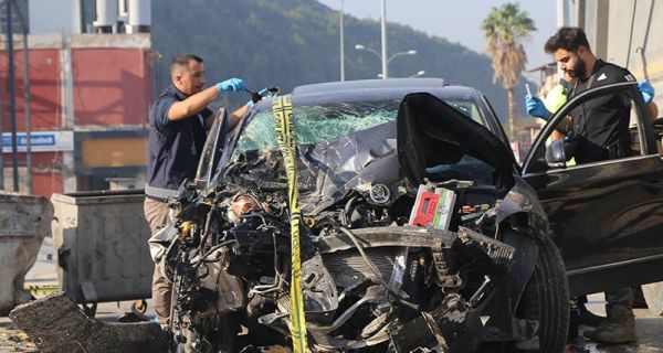 Hatay’da otomobille çöp kamyonu arasına sıkışan temizlik işçisi hayatını kaybetti
