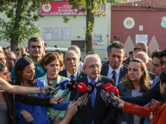 KILIÇDAROĞLU, ÇİĞDEM MATER VE MİNE ÖZERDEN’İ CEZAEVİNDE ZİYARET ETTİ