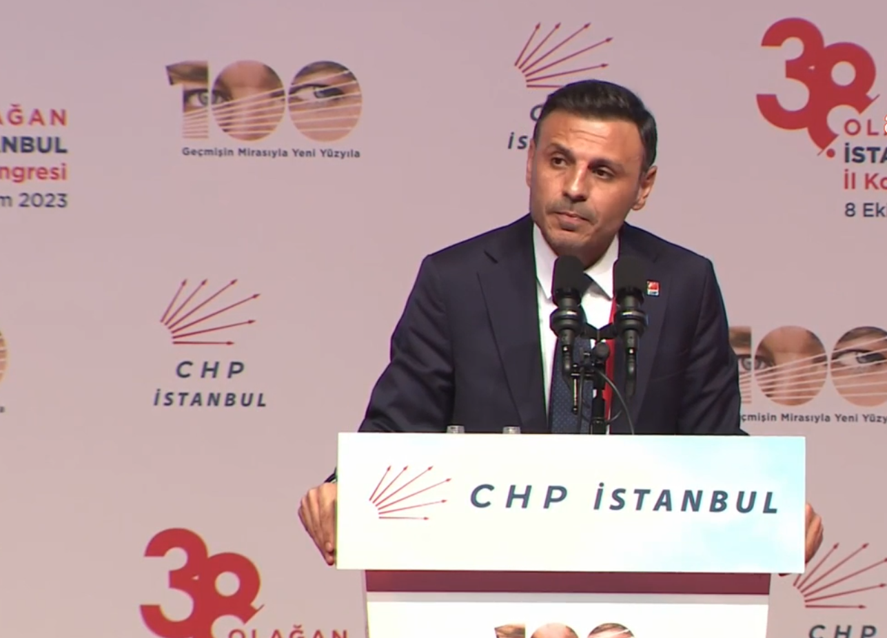 “ADAYLIK MESELESİNİ HEP GENEL BAŞKANIMIZ ÜZERİNDEN TARTIŞTILAR. O ARKADAŞLARIMIZA SOKAĞA, HALKA DÖNMEYİ TAVSİYE EDİYORUM”