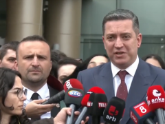 ERİNÇ SAĞKAN: “İÇERİSİNDE BULUNDUĞUMUZ SÜREÇ, ANAYASA’NIN 2. MADDESİNİN AÇIKÇA YOK SAYILDIĞI, ARTIK BİR HUKUK DEVLETİ OLUP OLMADIĞIMIZIN TARTIŞILDIĞI VE BUNA KARAR VERİLECEĞİ BİR SÜREÇTİR”