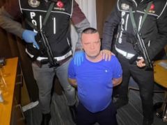 Kırmızı bültenle aranan silahlı organize suç örgütü lideri İstanbul’da yakalandı