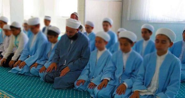 İktidar, dört koldan gericilik faaliyetlerini sürdürüyor: Kaçak kurslarda medrese eğitimi