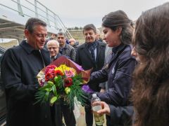 ÖZGÜR ÖZEL TUNCELİ’DE VATANDAŞLAR TARAFINDAN ÇİÇEKLE KARŞILANDI