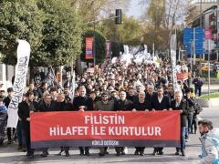 Filistin’e destek mitingini bahane ederek hilafet ve şeriat çağrısı yaptılar…