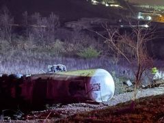 Azot yüklü tanker şarampole devrilip patladı