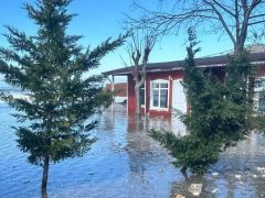 Kastamonu’da Abana ile İnebolu ilçelerinde, Dalgalar sahil şeridine zarar verdi