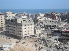 İsrail, Gazze’de belediye binasını vurdu