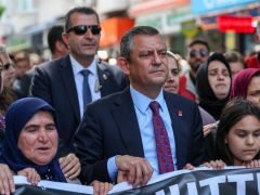 ÖZGÜR ÖZEL, FACİANIN 10. YIL DÖNÜMÜNDE SOMA’DA EMEKÇİLERE ÇAĞRI YAPTI