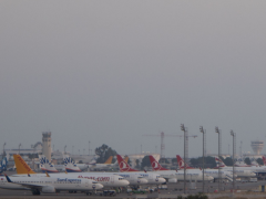Antalya Havalimanı rüzgar nedeniyle uçuş trafiğine kapandı