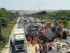 Büyükçekmece’de iki kamyon çarpıştı…