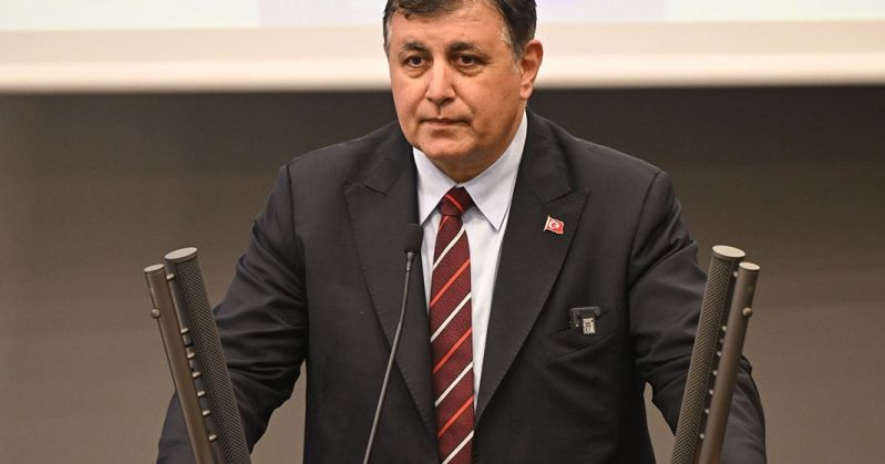 İzmir Büyükşehir Belediye Başkanı Cemil Tugay CHP’den istifa etti