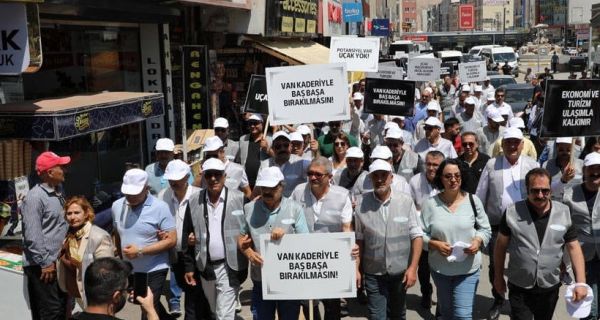 Van’da uçak sefer sayısının arttırılması talebi yürüyüşü