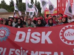 DİSK’ten ‘geçinemiyoruz’ eylemi…