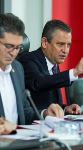 Özgür Özel,Biz halk siyaseti yapıyoruz.