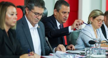 Özgür Özel,Biz halk siyaseti yapıyoruz.