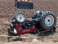 Sakarya  Geyve’de traktör devrildi