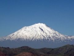 Ağrı Dağı’na kar yağdı…