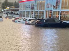 Karabük’te bazı evleri su bastı, araçlar sular altında kaldı