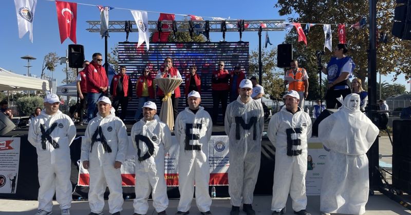 Emekçiler, kademeli emeklilik talebiyle miting düzenledi