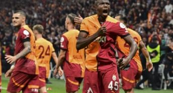 Galatasaray sahasında Beşiktaş’ı 2-1 mağlup etti