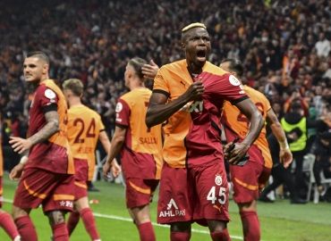 Galatasaray sahasında Beşiktaş’ı 2-1 mağlup etti