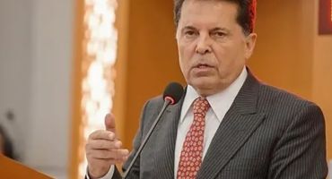 Esenyurt Belediye Başkanı Özer’, ‘İmralı’ya gitmemek sürece destek vermemek anlamına gelmiyor’