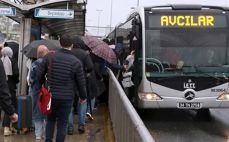 Metrobüste Hamile kadın doğum yaptı