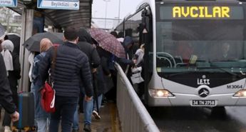 Metrobüste Hamile kadın doğum yaptı