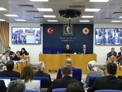 Kredi kartlarından alacağı savunma payı yoğun tepkiler üzerine paketten çıktı