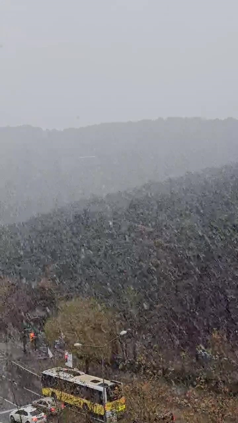 İstanbul’da mevsimin ilk karı yağmaya başladı