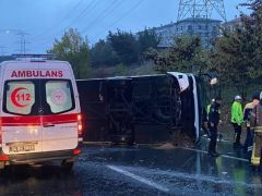 İstanbul’da yolcu otobüsü devrildi