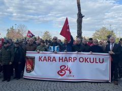 Emekli askerlerden TSK’den ihracı istenen teğmenlere destek