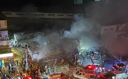 Konya’da 4 katlı bina çöktü…